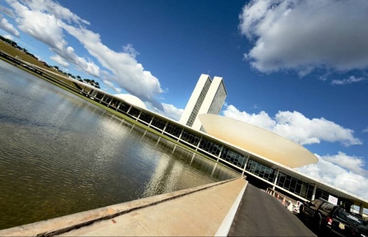Home-office: deputados são liberados de presença nas sessões desta semana