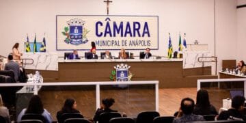 Escala 6×1, alerta ambiental, críticas à Saneago e homenagens marcam primeira sessão de maio na Câmara de Anápolis