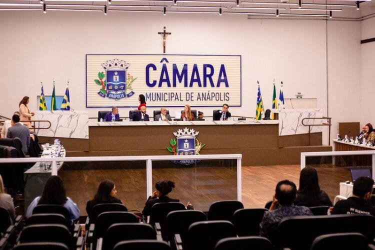 Escala 6×1, alerta ambiental, críticas à Saneago e homenagens marcam primeira sessão de maio na Câmara de Anápolis