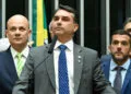 Após articulação de Flávio Bolsonaro, EUA anunciam medida contra PCC e Comando Vermelho e senador comemora