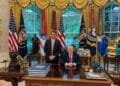 O que Flávio Bolsonaro foi tratar com Trump na Casa Branca chama atenção e ele explica motivo