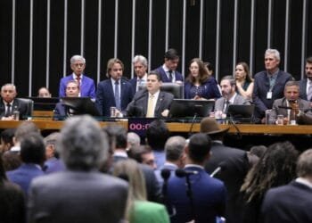 Bancada de Goiás se une e impõe derrota ao governo ao derrubar veto sobre penas