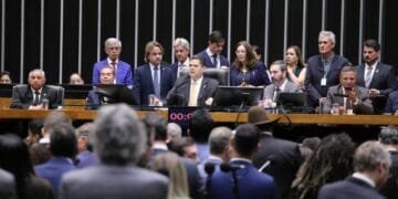 Bancada de Goiás se une e impõe derrota ao governo ao derrubar veto sobre penas