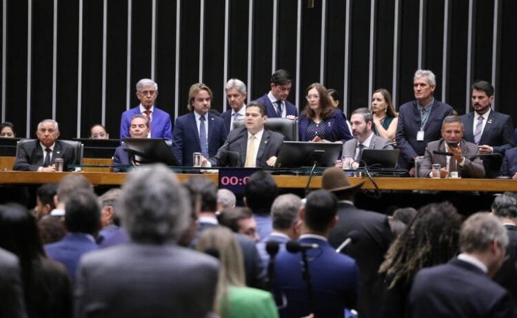 Bancada de Goiás se une e impõe derrota ao governo ao derrubar veto sobre penas