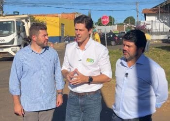 Daniel Vilela, Márcio Corrêa e Amilton Filho acompanham atuação de reeducandos do programa Segunda Chance em Anápolis