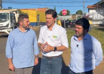 Daniel Vilela, Márcio Corrêa e Amilton Filho acompanham atuação de reeducandos do programa Segunda Chance em Anápolis