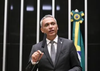 Vitória de Gustavo Gayer: Câmara aprova projeto para ampliar transparência dos gastos públicos