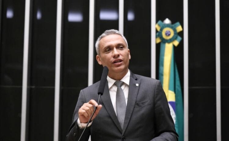 Vitória de Gustavo Gayer: Câmara aprova projeto para ampliar transparência dos gastos públicos