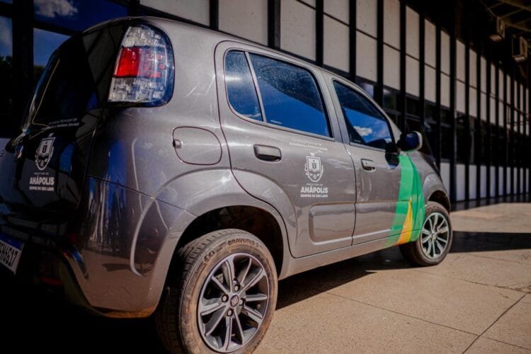 Carro que foi usado para crimes passa a atender população em vulnerabilidade em Anápolis