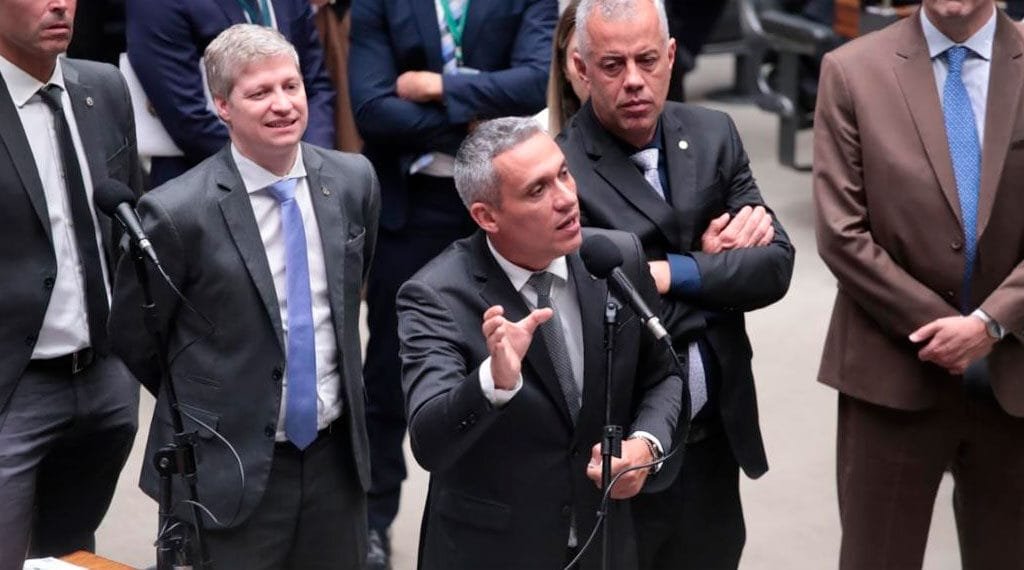 Compra de 94 fragmentadoras leva deputado a acionar Tribunal de Contas da União