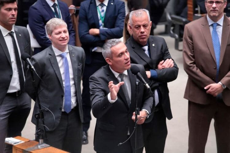 Compra de 94 fragmentadoras leva deputado a acionar Tribunal de Contas da União
