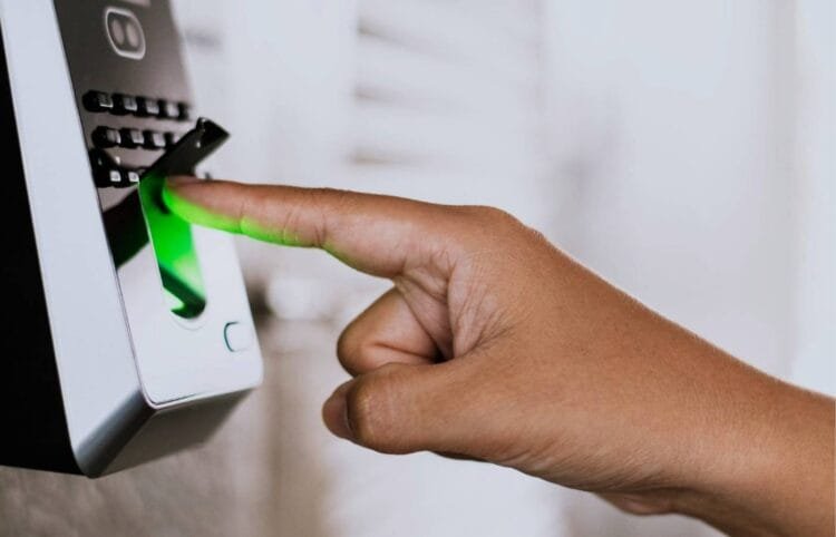 PEC do fim da escala 6×1 mantém horas extras, mas pode limitar ampliação da carga de trabalho