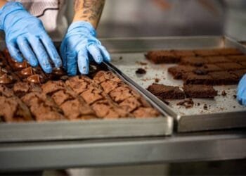 Pequena indústria brasileira tem pior desempenho desde a pandemia, aponta CNI