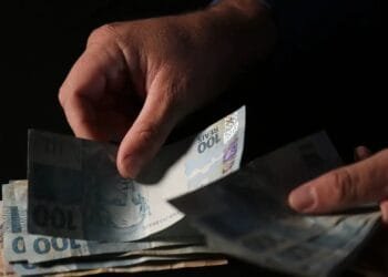 Endividamento entre quem ganha menos é impulsionado por saúde e desemprego, aponta pesquisa