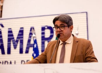 “Vão esperar mais alguém morrer?”, questiona Elias do Nana após cachorro ser eletrocutado por fio solto em Anápolis