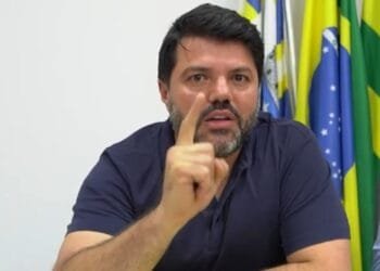 “Se não dá conta de limpar o lote, vende”, diz Márcio Corrêa em apelo por cidade mais limpa