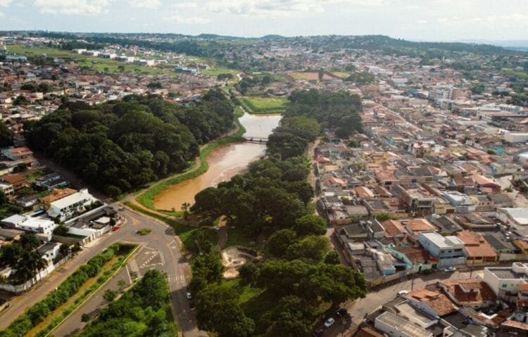 Vereador aponta solução para o Parque Onofre Quinan e defende obras para acabar com alagamentos em Anápolis