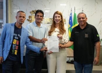 Presidente e Mesa Diretora assinam prorrogação do Concurso Público da Câmara por mais dois anos