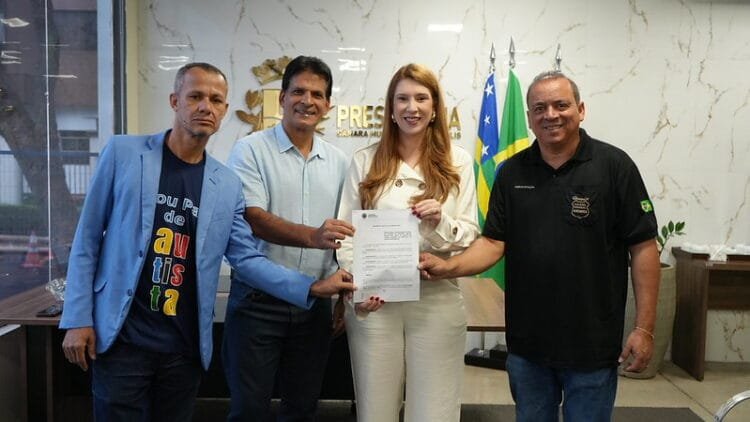 Presidente e Mesa Diretora assinam prorrogação do Concurso Público da Câmara por mais dois anos