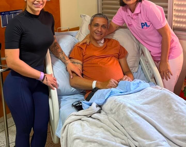 Michelle Bolsonaro visita Gustavo Gayer no hospital e faz oração pela recuperação do deputado