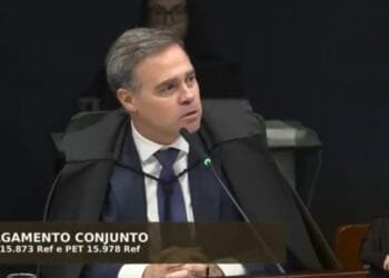 “Estamos a julgar a maior fraude financeira da história do país”, diz André Mendonça em embate com Gilmar Mendes no STF