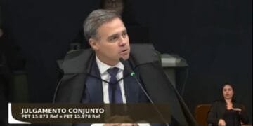 “Estamos a julgar a maior fraude financeira da história do país”, diz André Mendonça em embate com Gilmar Mendes no STF