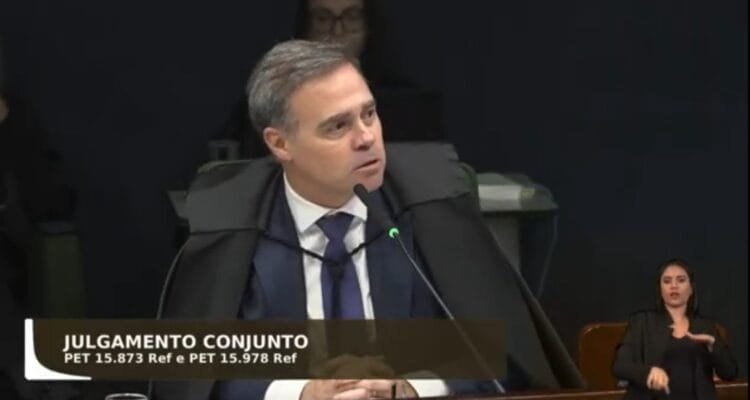 “Estamos a julgar a maior fraude financeira da história do país”, diz André Mendonça em embate com Gilmar Mendes no STF