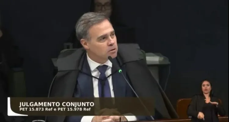 “Estamos a julgar a maior fraude financeira da história do país”, diz André Mendonça em embate com Gilmar Mendes no STF