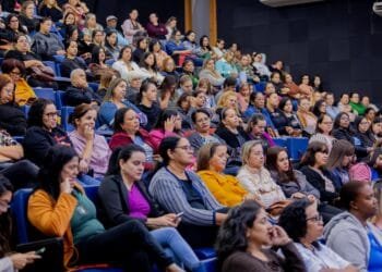 Professores e cuidadores da Rede Municipal de Educação de Anápolis participam de formação especializada