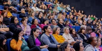 Professores e cuidadores da Rede Municipal de Educação de Anápolis participam de formação especializada