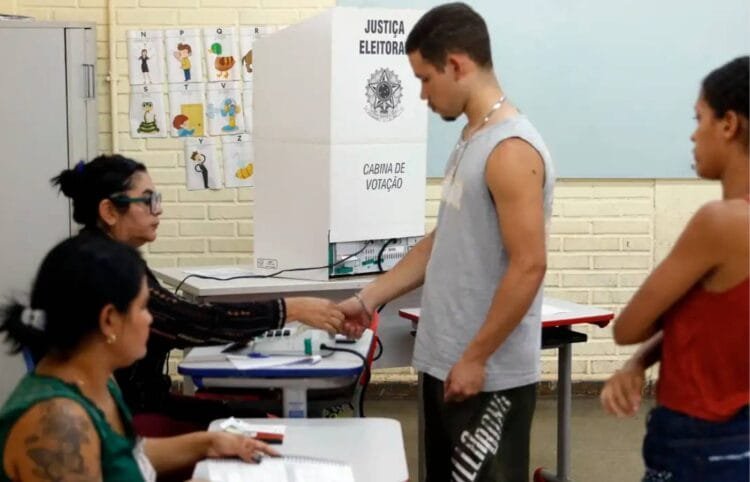 ELEIÇÕES 2026: Flávio Bolsonaro lidera no Sul e no Norte/Centro-Oeste; Lula mantém vantagem no Nordeste
