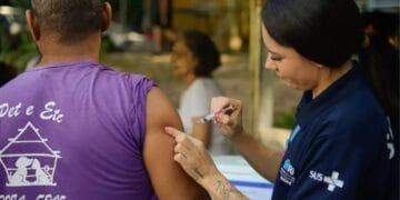 InfoGripe: Influenza impulsiona alta dos casos graves de doenças respiratórias entre jovens, adultos e idosos