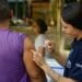 InfoGripe: Influenza impulsiona alta dos casos graves de doenças respiratórias entre jovens, adultos e idosos