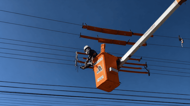 Equatorial Goiás faz alerta sobre riscos de pipas na rede elétrica e reforça regras para prática segura