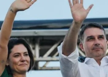 Michelle e Flávio Bolsonaro viram a página e anunciam união em nome de Jair Bolsonaro