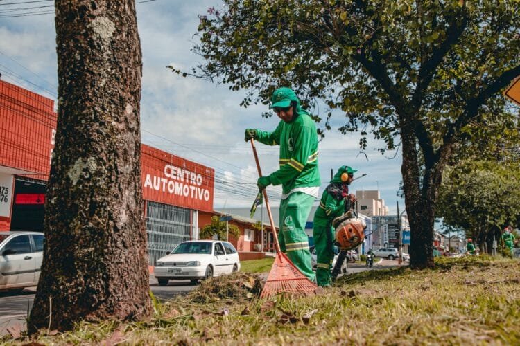 Prefeitura realiza serviços de manutenção urbana em diferentes regiões de Anápolis nesta sexta (03)
