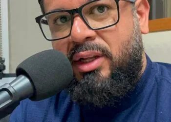 “Ainda não encontraram os R$ 50 bilhões”, diz Helom Guimarães ao cobrar transparência no caso Banco Master