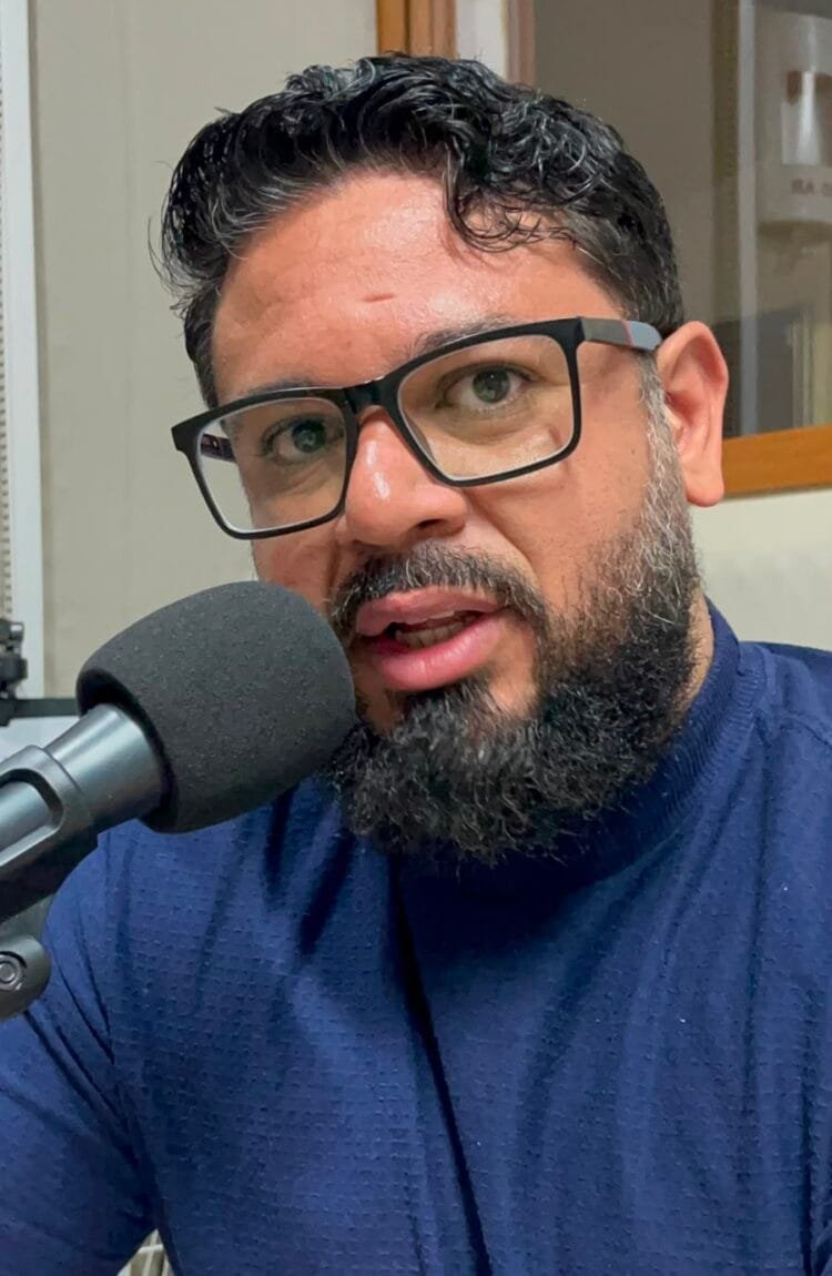 “Ainda não encontraram os R$ 50 bilhões”, diz Helom Guimarães ao cobrar transparência no caso Banco Master