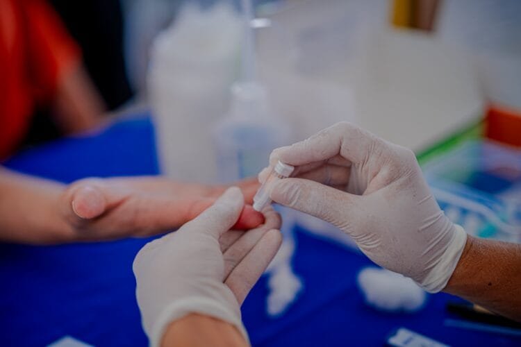 Julho Amarelo: Prefeitura intensifica ações de prevenção às hepatites virais com testes rápidos e vacinação