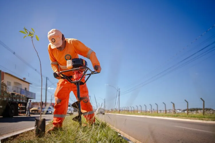 Confira os serviços de manutenção urbana executados pela Prefeitura nesta quinta (16)