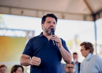 Márcio Corrêa cobra solução para o esgoto e dá ultimato à Saneago: “Ou resolve ou vamos fazer um bota fora”