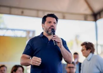 Márcio Corrêa cobra solução para o esgoto e dá ultimato à Saneago: “Ou resolve ou vamos fazer um bota fora”