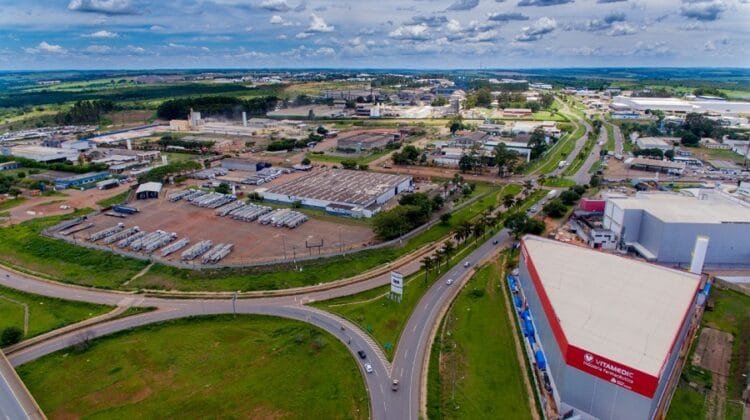 “Nosso compromisso é preparar profissionais para ocupar as vagas da indústria farmacêutica de Anápolis”, afirma coordenadora da FAMA Educação