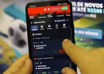 Após governo limitar publicidade, especialistas defendem proibição das bets no Brasil