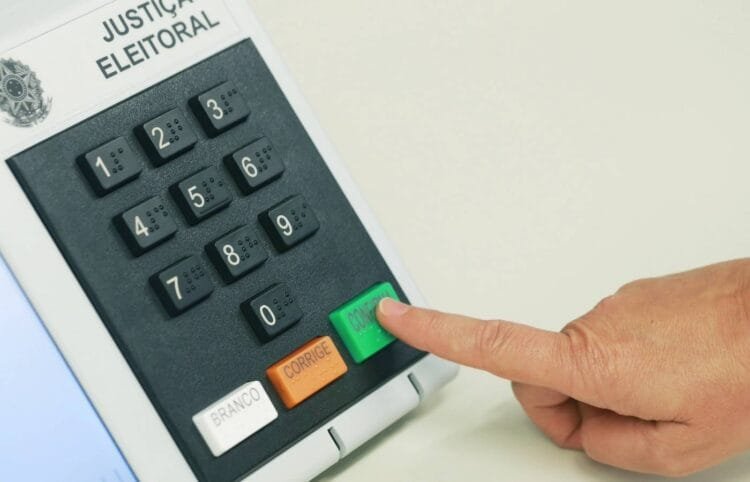 Viracasacas? Em 2022, 259 municípios votaram mais em Lula no 1º turno e em Jair no 2º