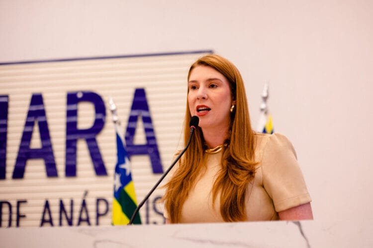 “Anápolis avança do lado certo”, diz Andreia Rezende ao destacar mais de 30 entregas realizadas em julho