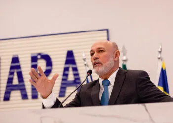 “Daniel Vilela não tem que provar nada”: Jakson Charles defende governador após ausência em debate