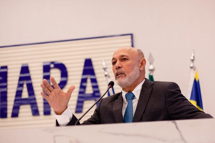 “Daniel Vilela não tem que provar nada”: Jakson Charles defende governador após ausência em debate
