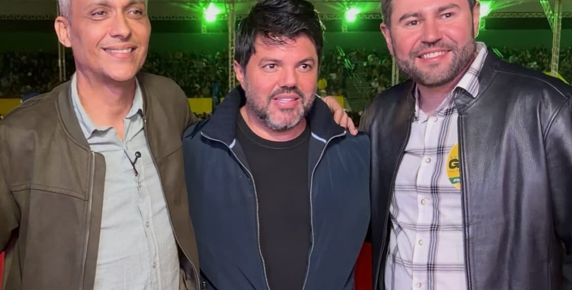Ao lado de Márcio Corrêa e Amilton Filho, Gustavo Gayer demonstra força política na Expoana