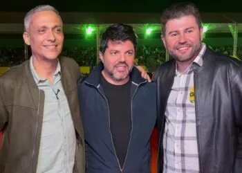 Ao lado de Márcio Corrêa e Amilton Filho, Gustavo Gayer demonstra força política na Expoana